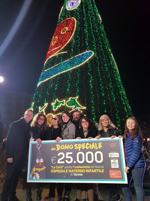 L'accensione dell'albero in Piazza Repubblica