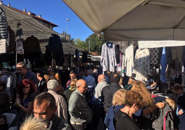 Il Mercatino da Forte dei Marmi arriva a Malnate