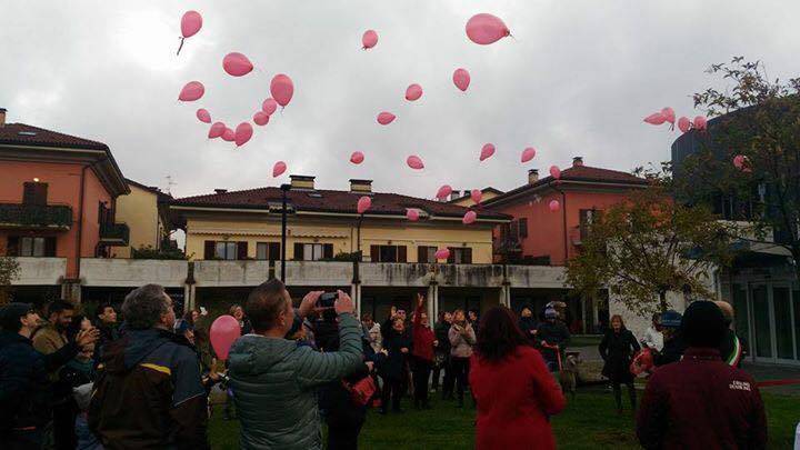 Panchine rosse a Cavaria