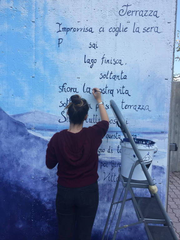 Un murales e una poesia per abbellire la scuola Sereni