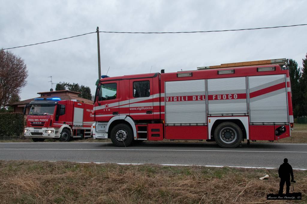 Al lavoro per spegnere l'incendio