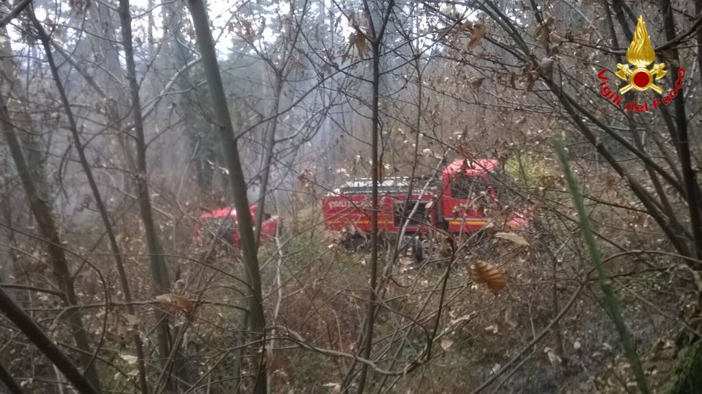 Al lavoro per spegnere l'incendio