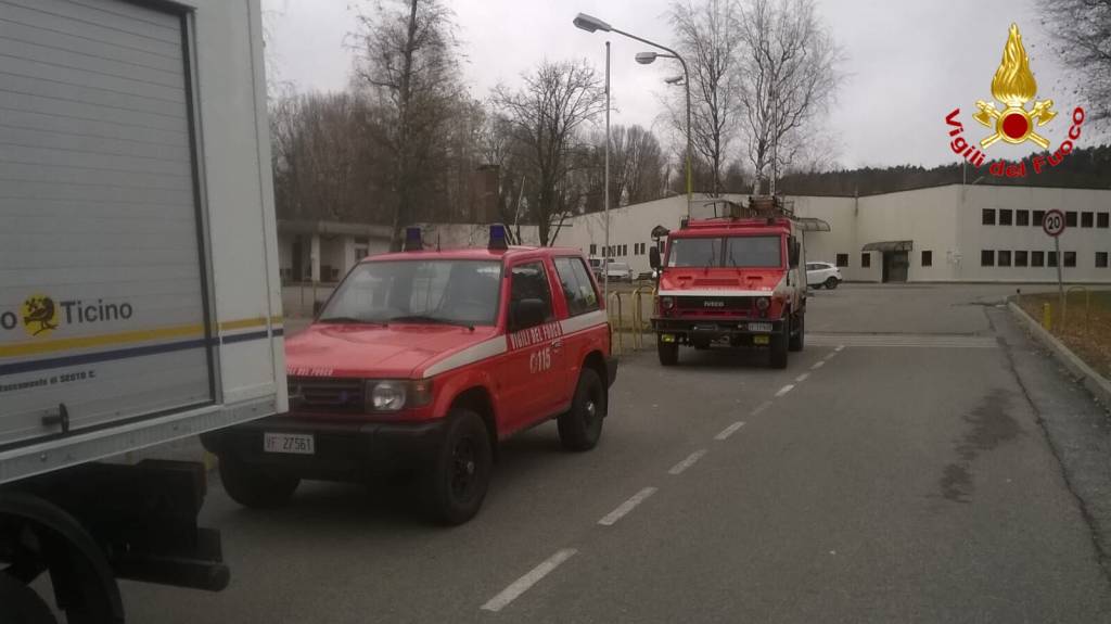 Al lavoro per spegnere l'incendio