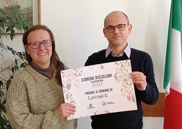 Alessandro Boriani riceve il premio da Legambiente per lo smaltimento dei rifiuti