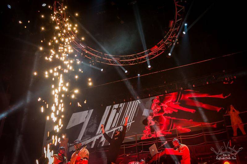 Caparezza in concerto al Mediolanum Forum 