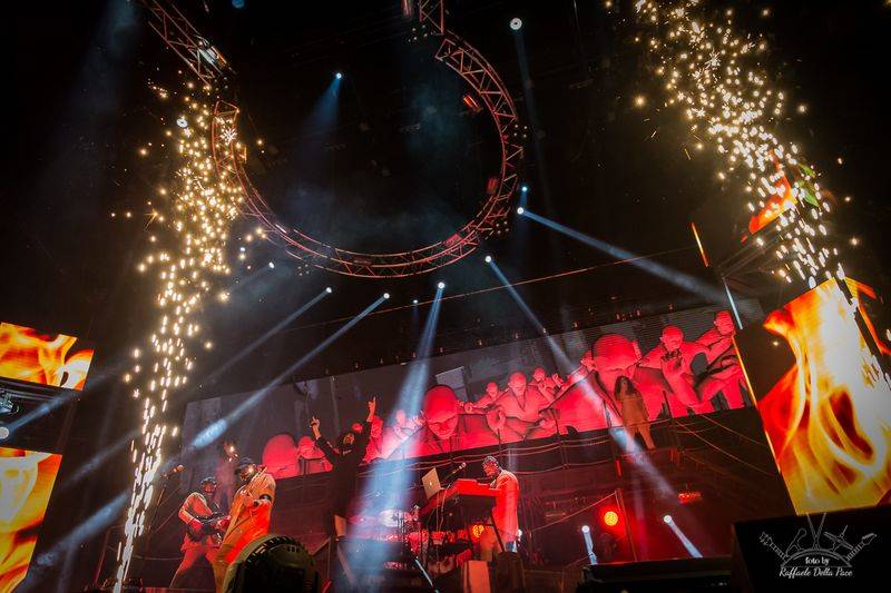 Caparezza in concerto al Mediolanum Forum 