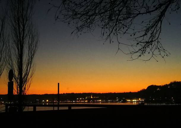 Tramonto dal pratone di Angera