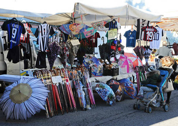 Via XXIX Maggio:  Mercatino di Natale
