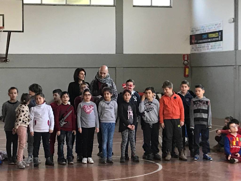 Festa di Natale alla primaria Locatelli di Varese