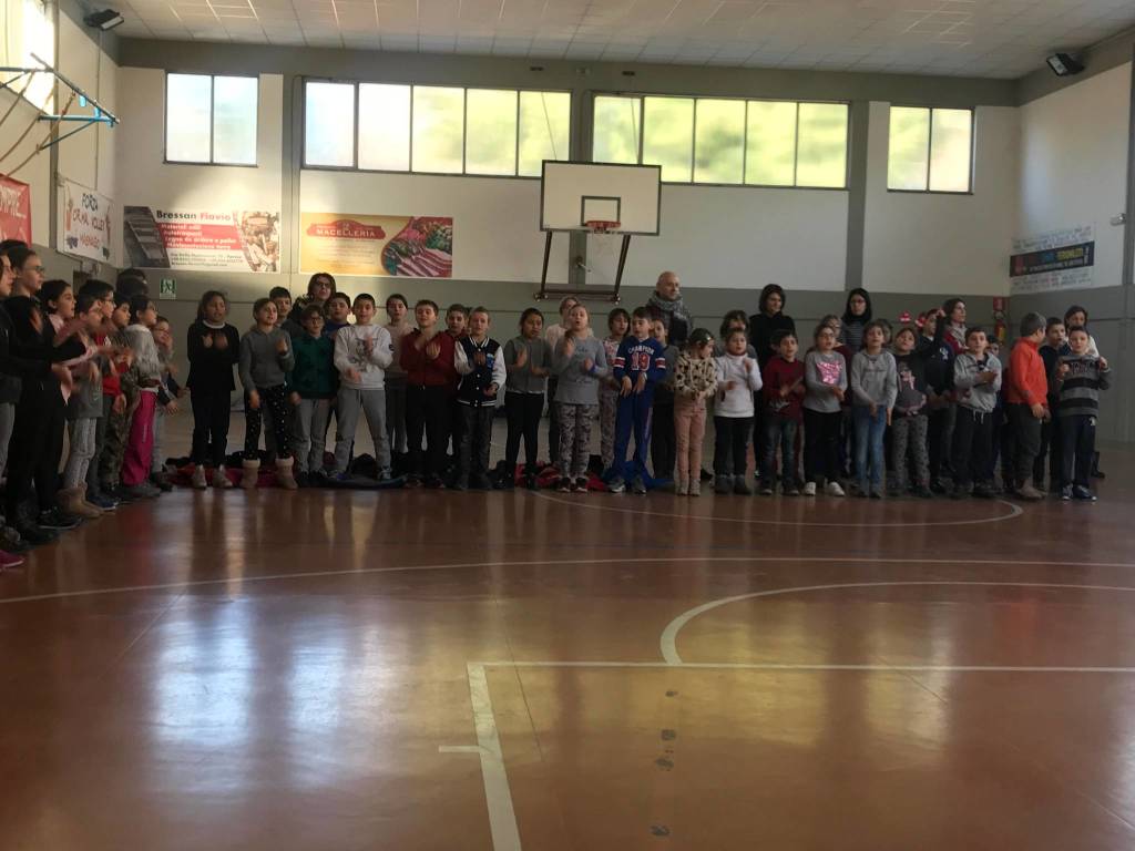 Festa di Natale alla primaria Locatelli di Varese