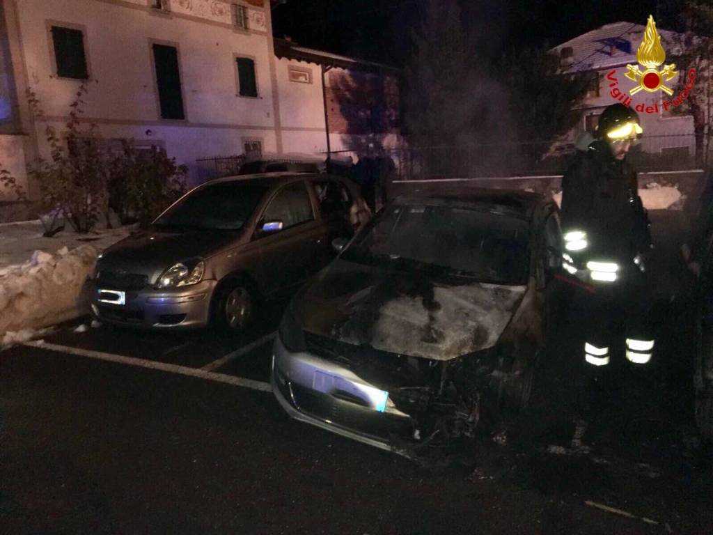 incendio Azzio, i vigili del fuoco