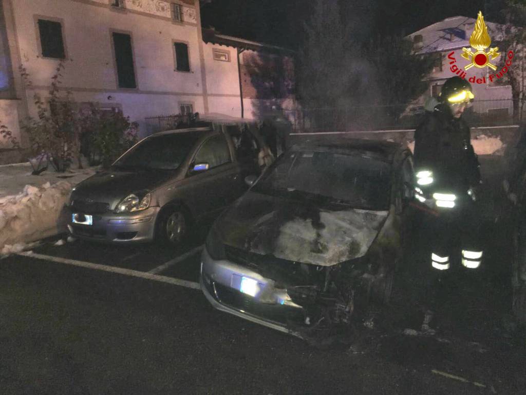 incendio Azzio, i vigili del fuoco