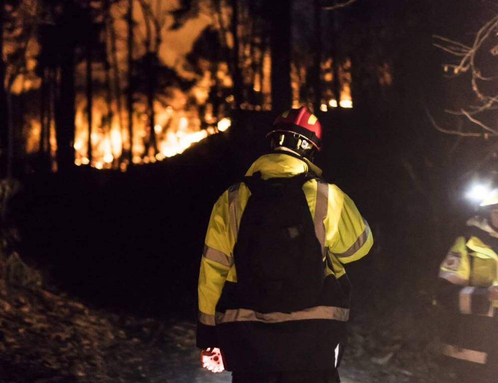 L'incendio di Oriano di notte