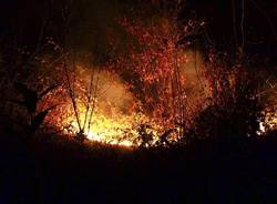 L'incendio di Oriano di notte