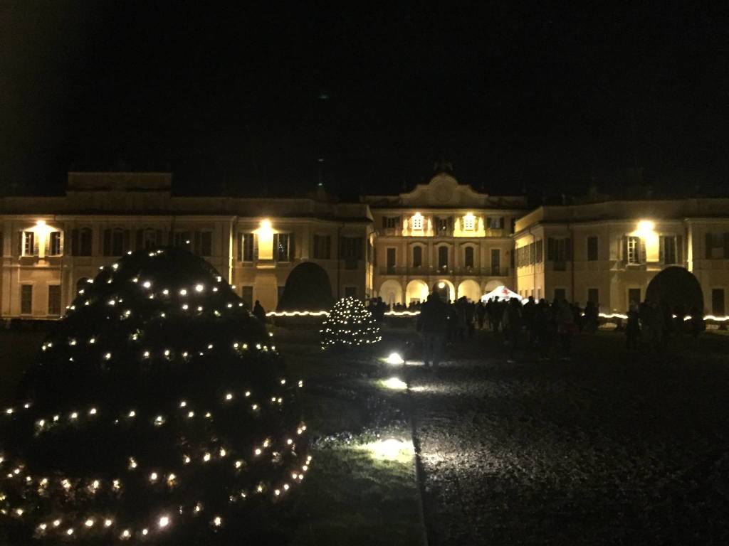 le luci di Natale ai giardini Estensi di varese