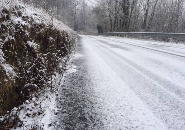 I primi fiocchi di neve a Dumenza