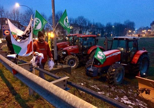 protesta trattori superstrada Malpensa Vigevano