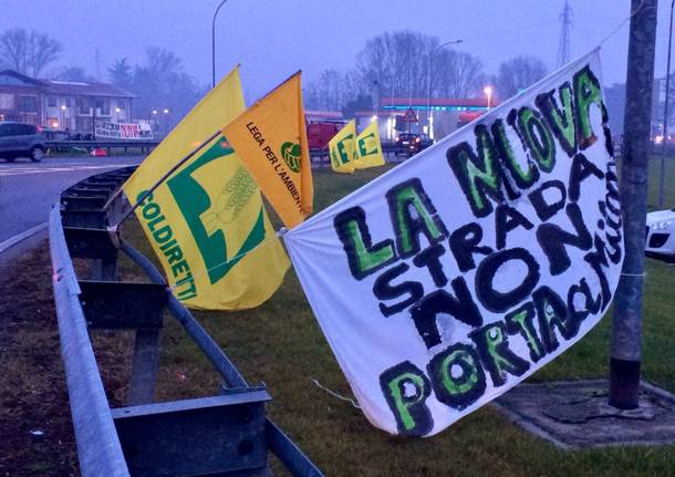 protesta trattori superstrada Malpensa Vigevano