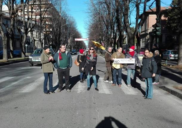 rotonda flash mob busto arsizio legambiente