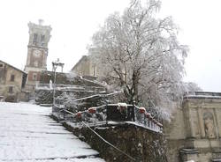 Sacro monte imbiancato dalla neve