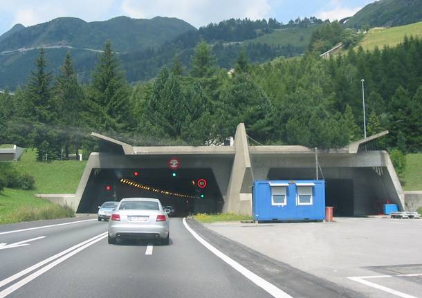 tunnel auto san gottardo