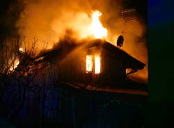 Villetta in fiamme a Montonate