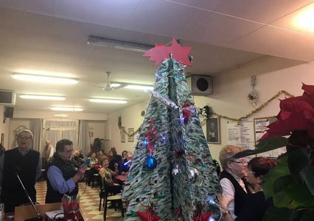 Auguri di Natale al centro anziani di Cerro Maggiore