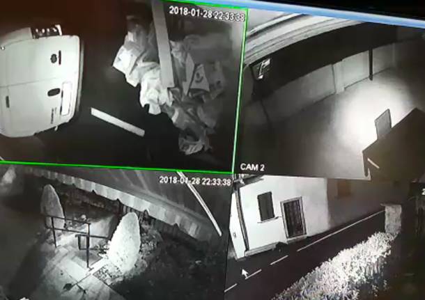 Urta Unauto Parcheggiata E Fugge Preso