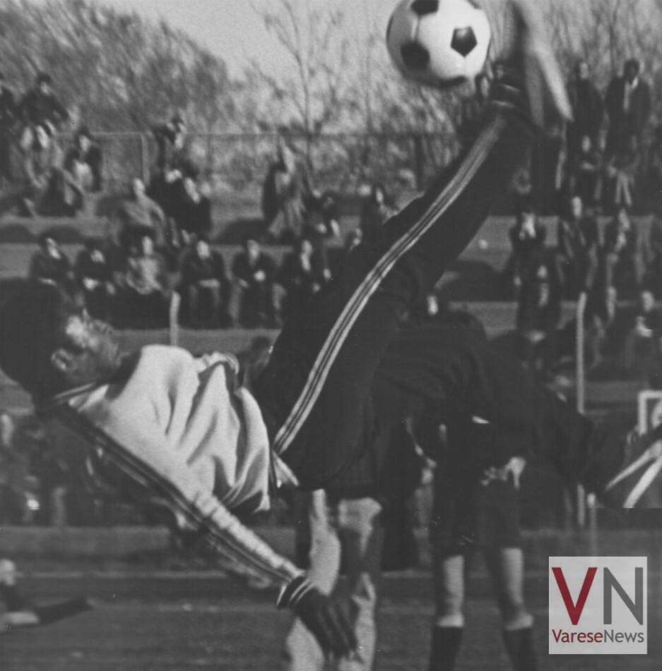 Calcio Pelé stadio Speroni Busto Arsizio 1975