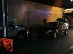 Maxi tamponamento in autostrada, muore un ragazzo