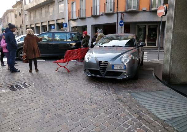 Inciviltà in centro a Gallarate