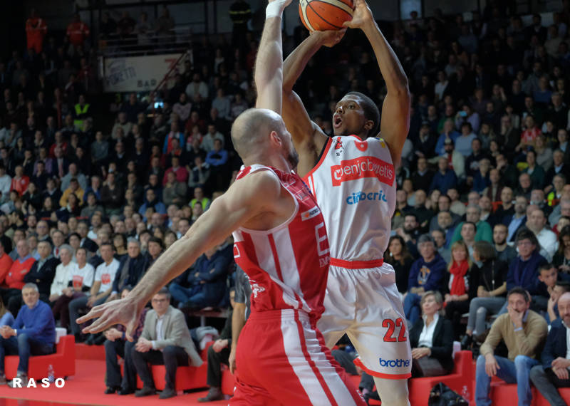 Openjobmetis Varese - EA7 Milano 76-72