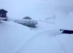 La neve sommerge le piste di San Domenico