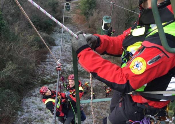 L’esercitazione del Soccorso Alpino a Laveno