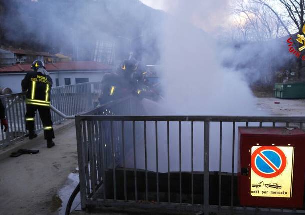 Incendio in discarica