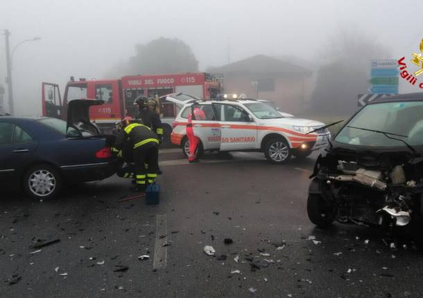 incidente stradale angera 29 gennaio 2018