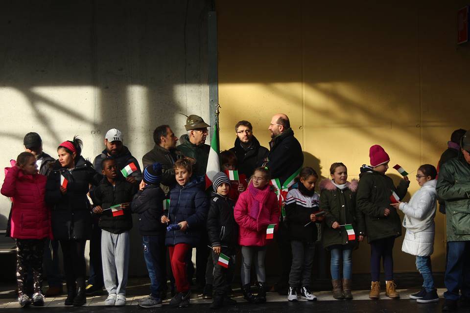 Induno Olona - L'inaugurazione della stazione con i bambini - Foto di Eugenio Pigato