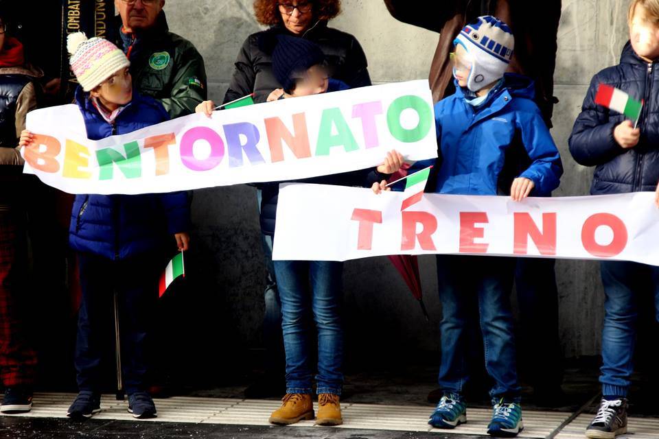 Induno Olona - L'inaugurazione della stazione con i bambini - Foto di Eugenio Pigato