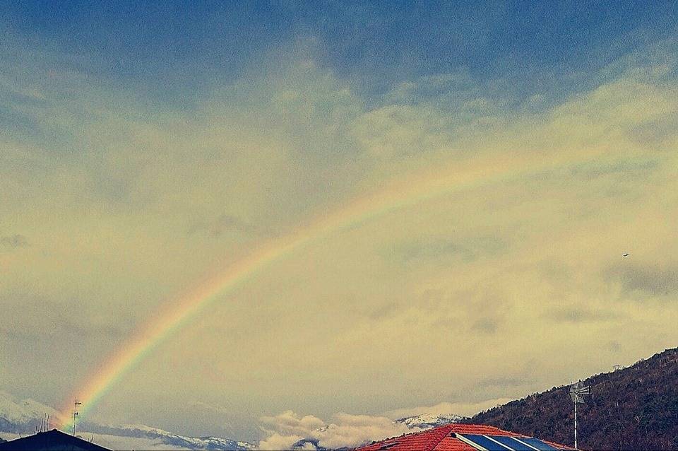 Un grande arcobaleno in provincia