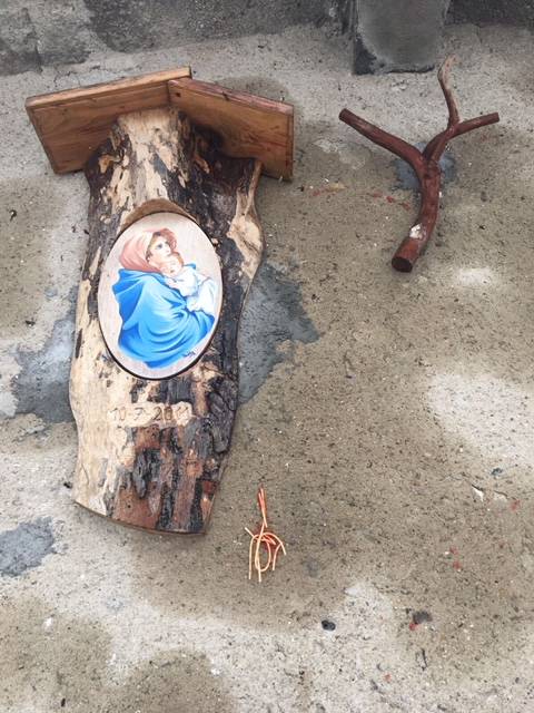 vandali alla casa nel bosco di orino