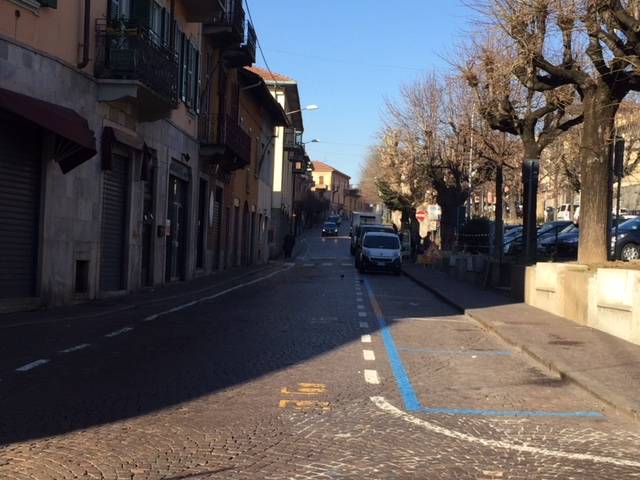 via garibaldi gavirate pedonale