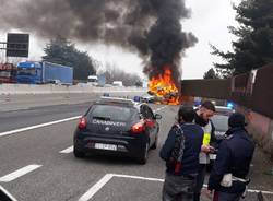 Incendio e ribaltamento in A8