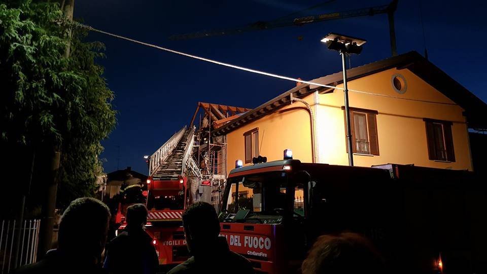 Malore in cantiere sul tetto