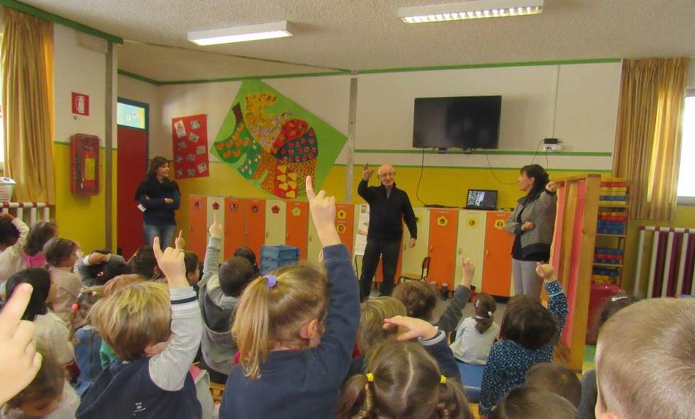 Pin Girometta incontra i bambini della materna "Dalla Chiesa"