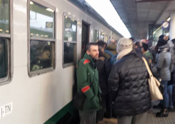 trenitalia pendolari luino-milano