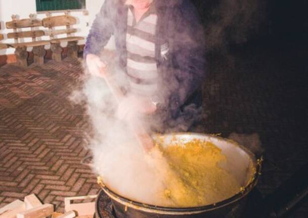Più di 100 contradaioli per la Cena Valtellinese biancoverde