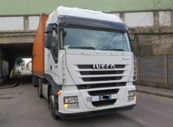 camion incastrato via Mameli Gallarate