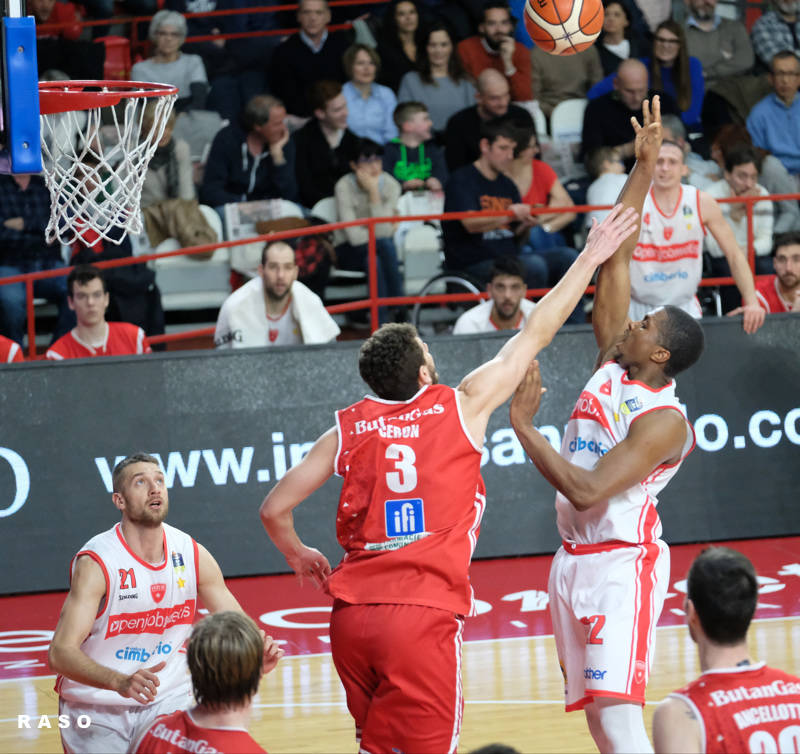 Openjobmetis Varese - VL Pesaro 88-68