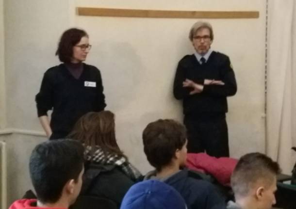 Gli ispettori ambientali saronnesi \"fanno scuola\" all\'agraria di Limbiate