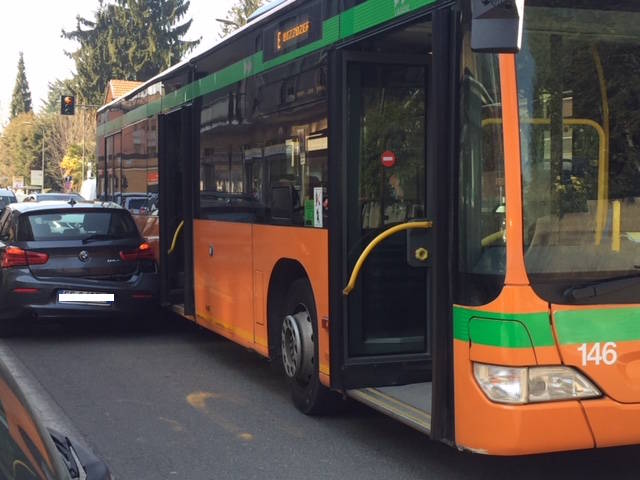 L\'incidente con l\'autobus in via Caracciolo